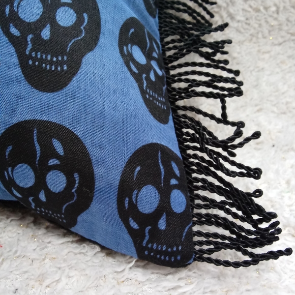 NwoT 17" Skulls Reversible Throw Pillow Cushion - Picture 6 of 8
